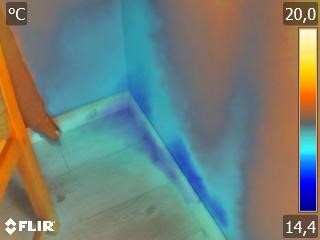 Bati-mesure infiltration en plinthes infrarouge